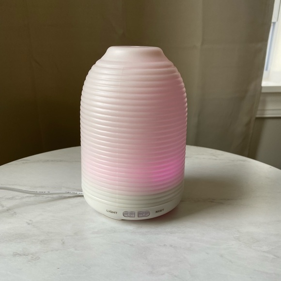 Essential oil diffuser - Picture 2 of 3